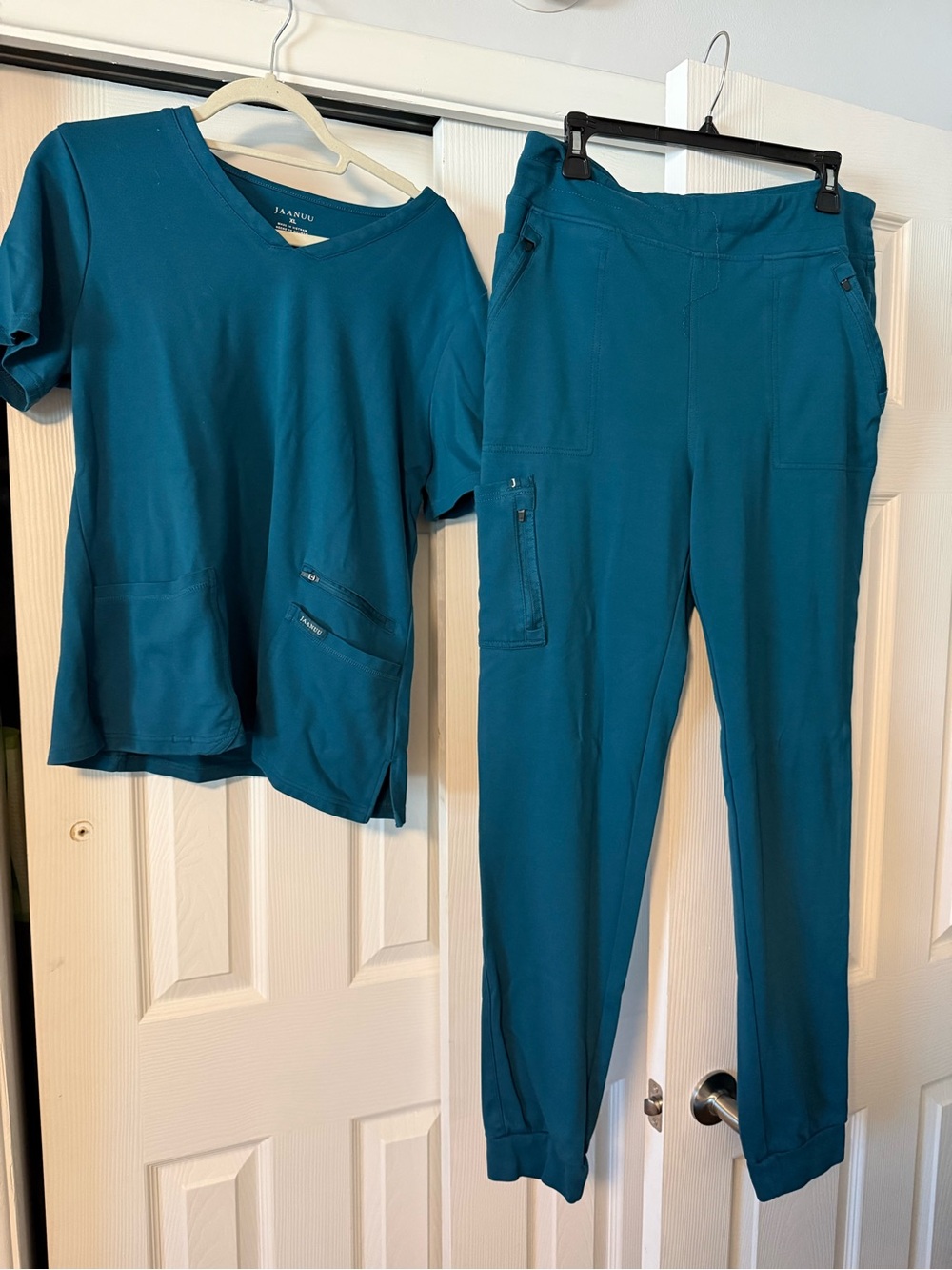 Jaanuu scrubs